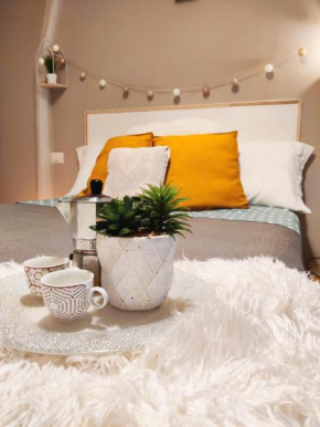 Marika's Cozy Home with Large Balcony